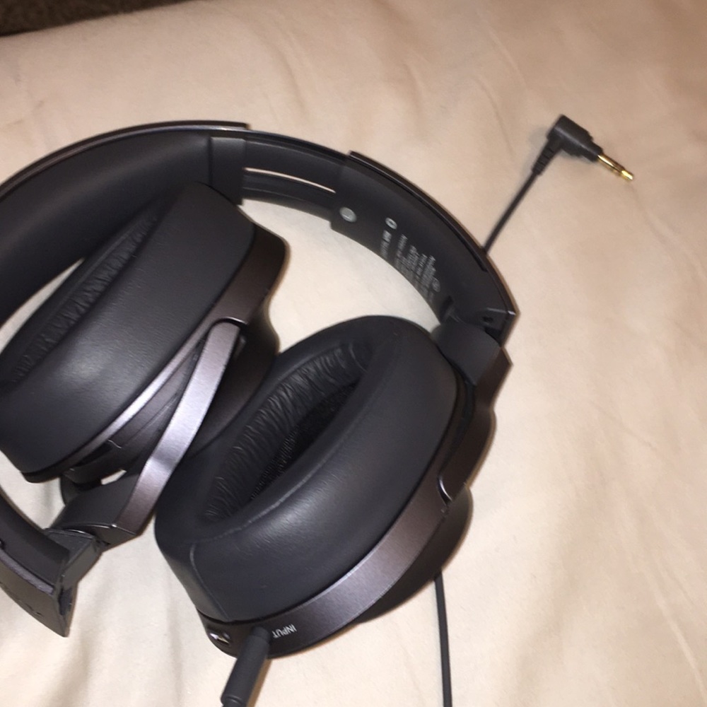 Sony Bluetooth headphones also comes with aux